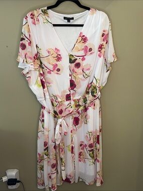 Soft Floral Tie-Waist Midi Dress in White and Pink